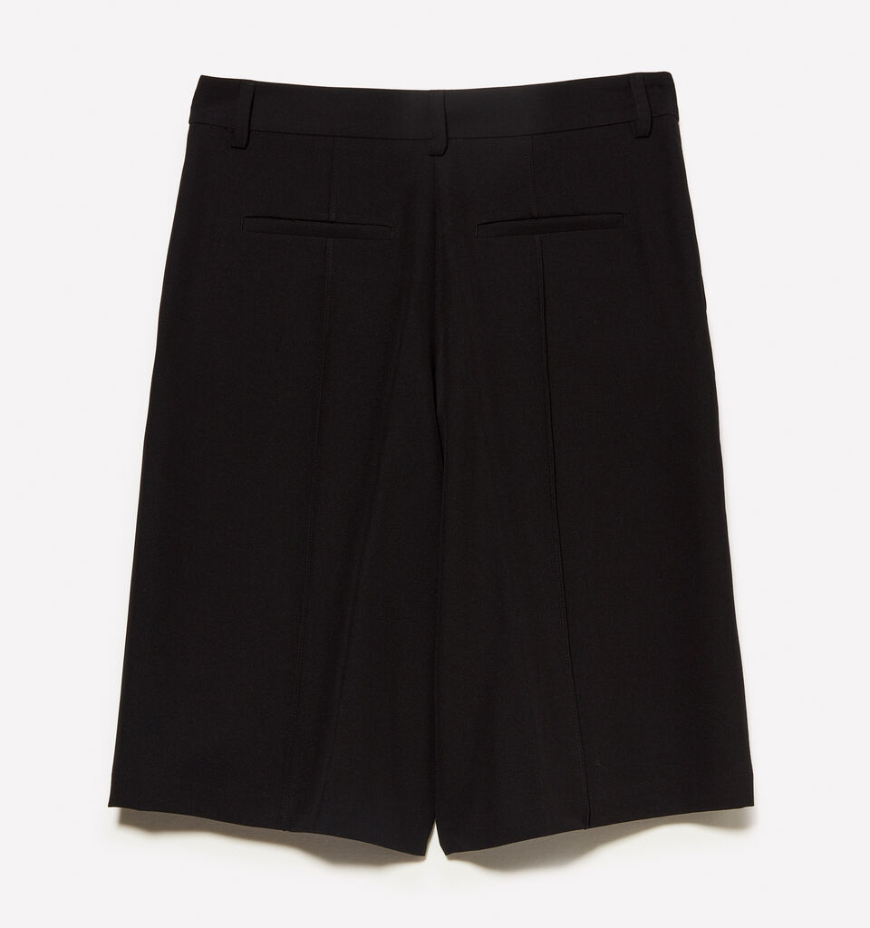 Black relaxed fit bermudas - women's shorts - Black | Sisley image number 6